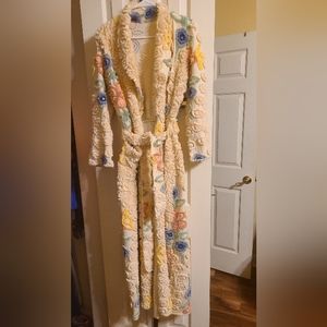 Chenille Robe size S. Gorgeous vintage chenille flowers.